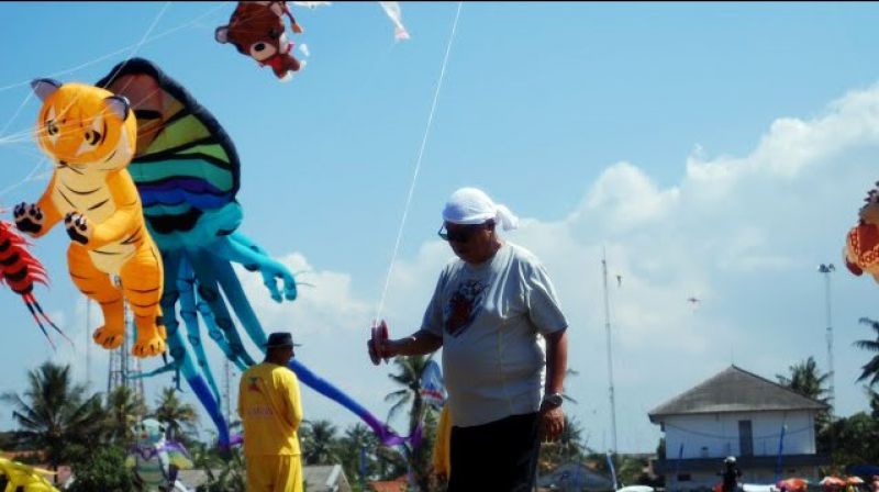Festival Layang Layang (Pangandaran Internasional Kite Festival)